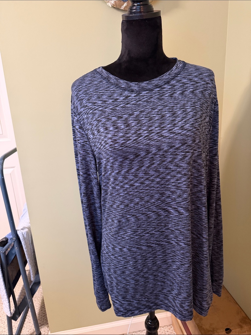 Women’s Long-Sleeve Heathered Crew Neck Tee - Blue